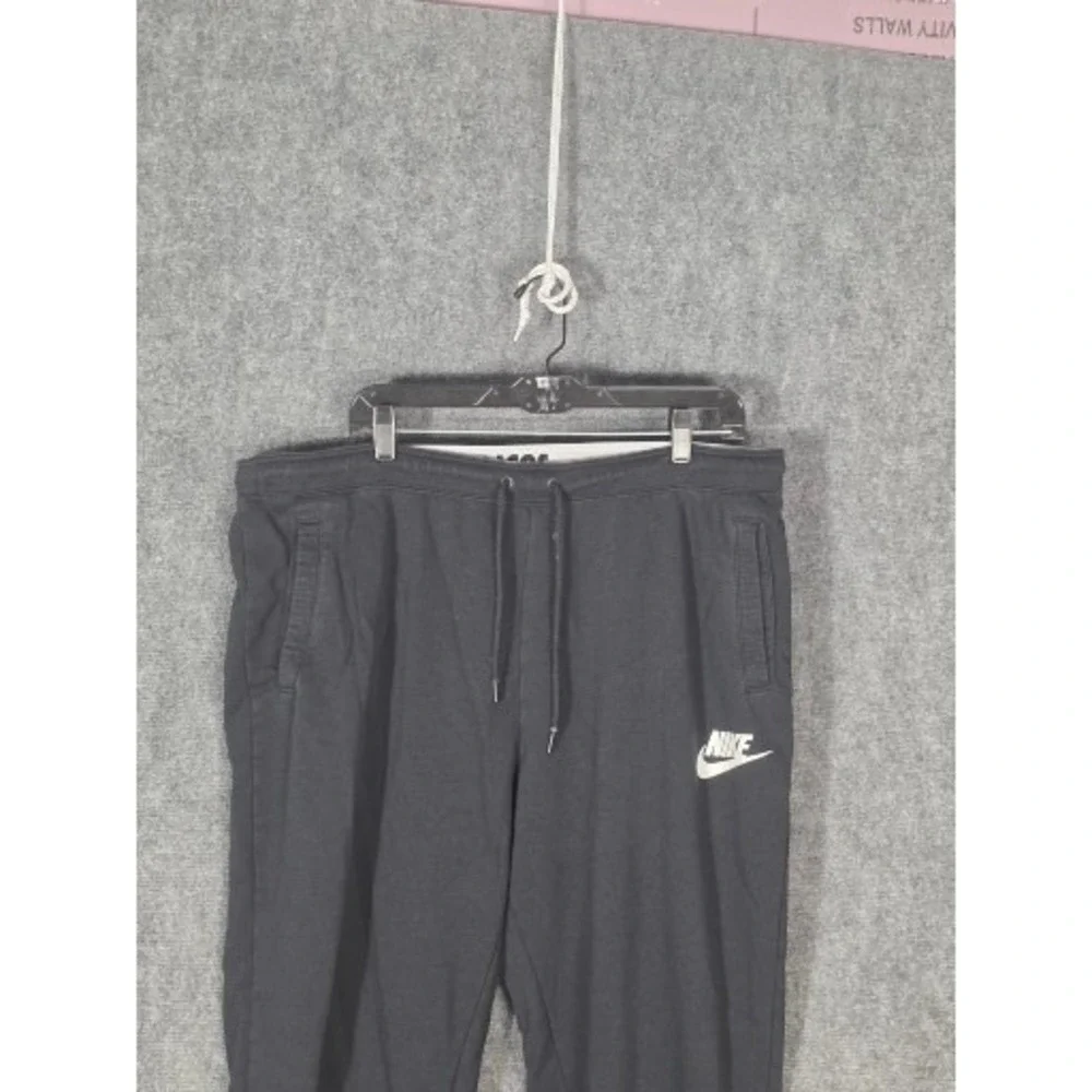 Nike sportswear club